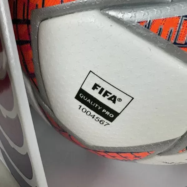 FIFA 世界杯TRIONDA 传感器款